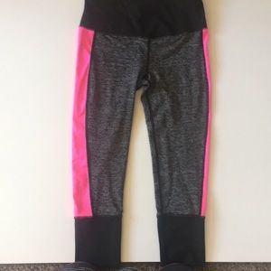 Victoria’s Secret • VSX Sport Cropped Leggings